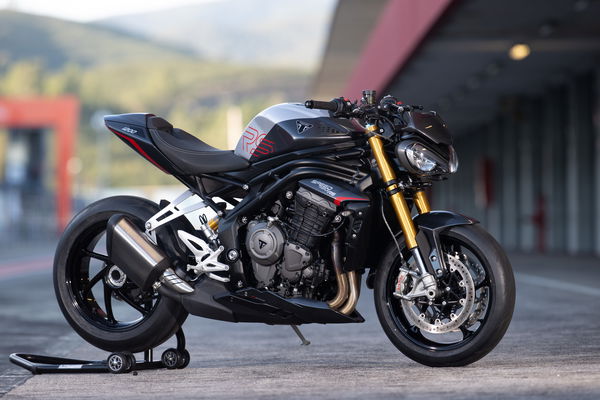 新しいTriumph Speed Triple 1200 Rs