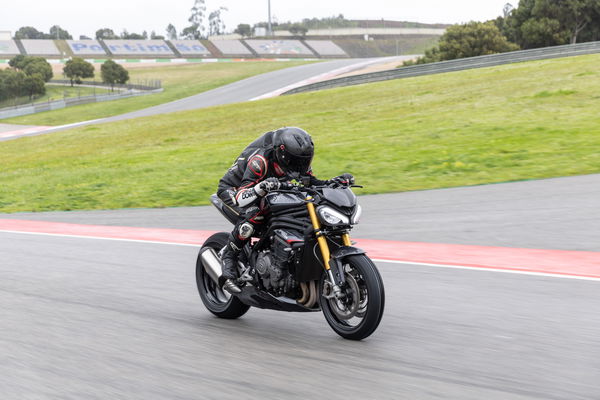 スピードトリプル1200 Rs-ライディングトラック