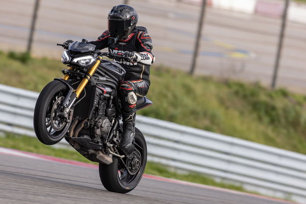 スピードトリプル1200 Rs-ライディングウィリー