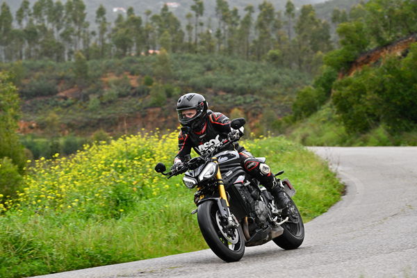 スピードトリプル1200 Rs -Riding Road