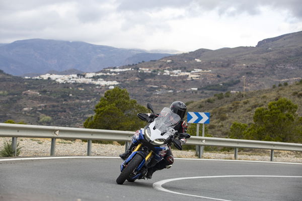 2025 F900 XR-ライディング