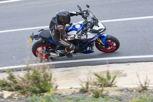 2025 F900 XR-ライディング