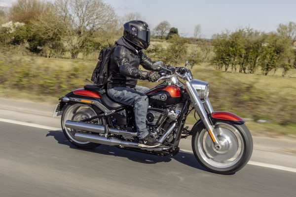 サメのエーロンオートバイヘルメット