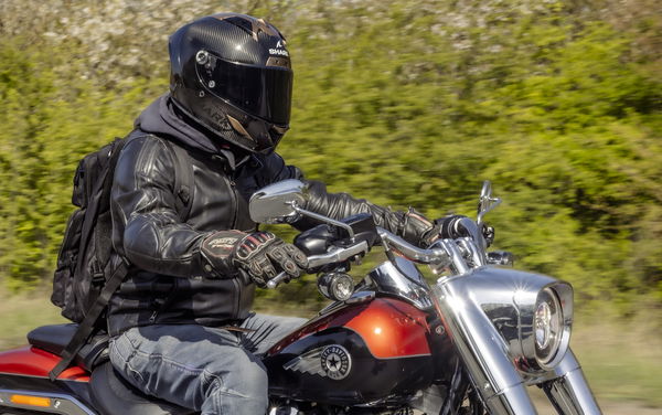 サメのエーロンオートバイヘルメット