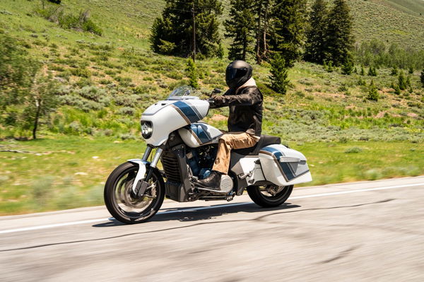 首長が行動しています