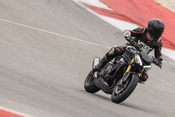 スピードトリプル1200 Rs-ライディングトラック