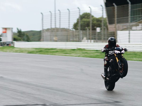 スピードトリプル1200 Rs-ライディングウィリー