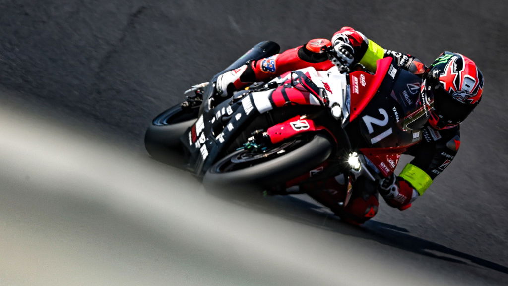 Motogp Ace Jack Millerは、彼のヤマハR1が鈴鹿のcrash落で月に飛んで行くのを見ました