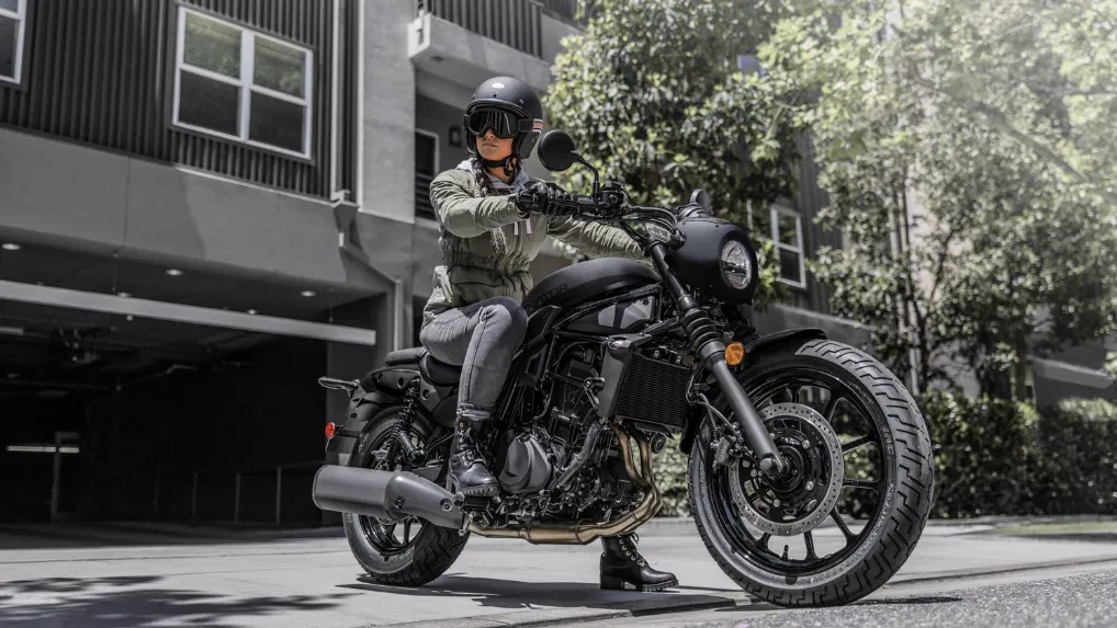 カワサキ、バルカンS、エリミネーター500クルーザーの新色を発表