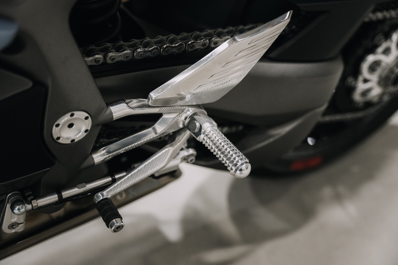 マンクス R のステップペグ