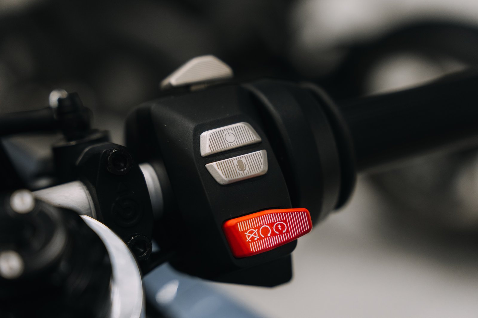 マンクス R 開閉装置