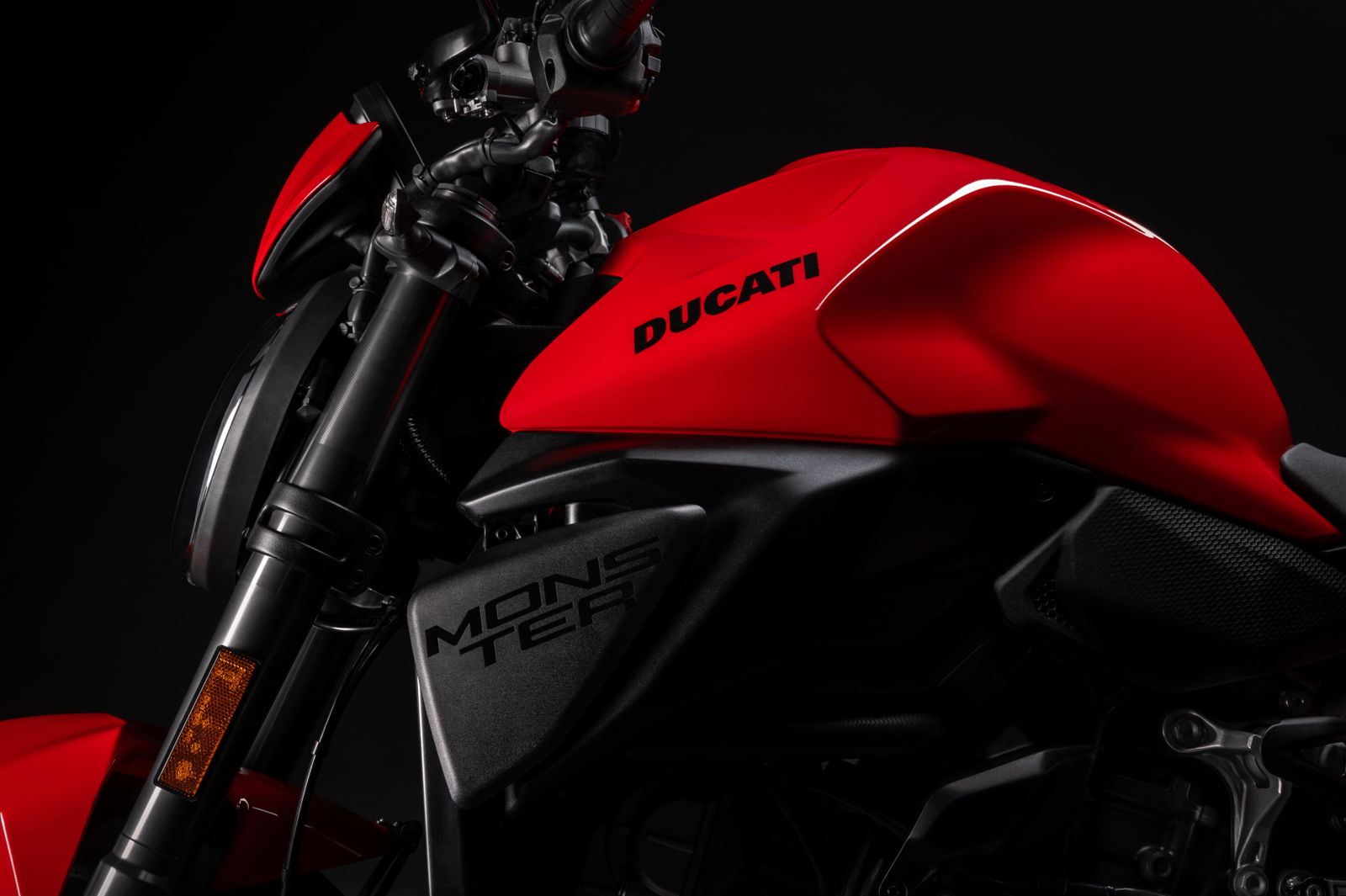 サイドパネルの新しいMonsterブランドの特徴