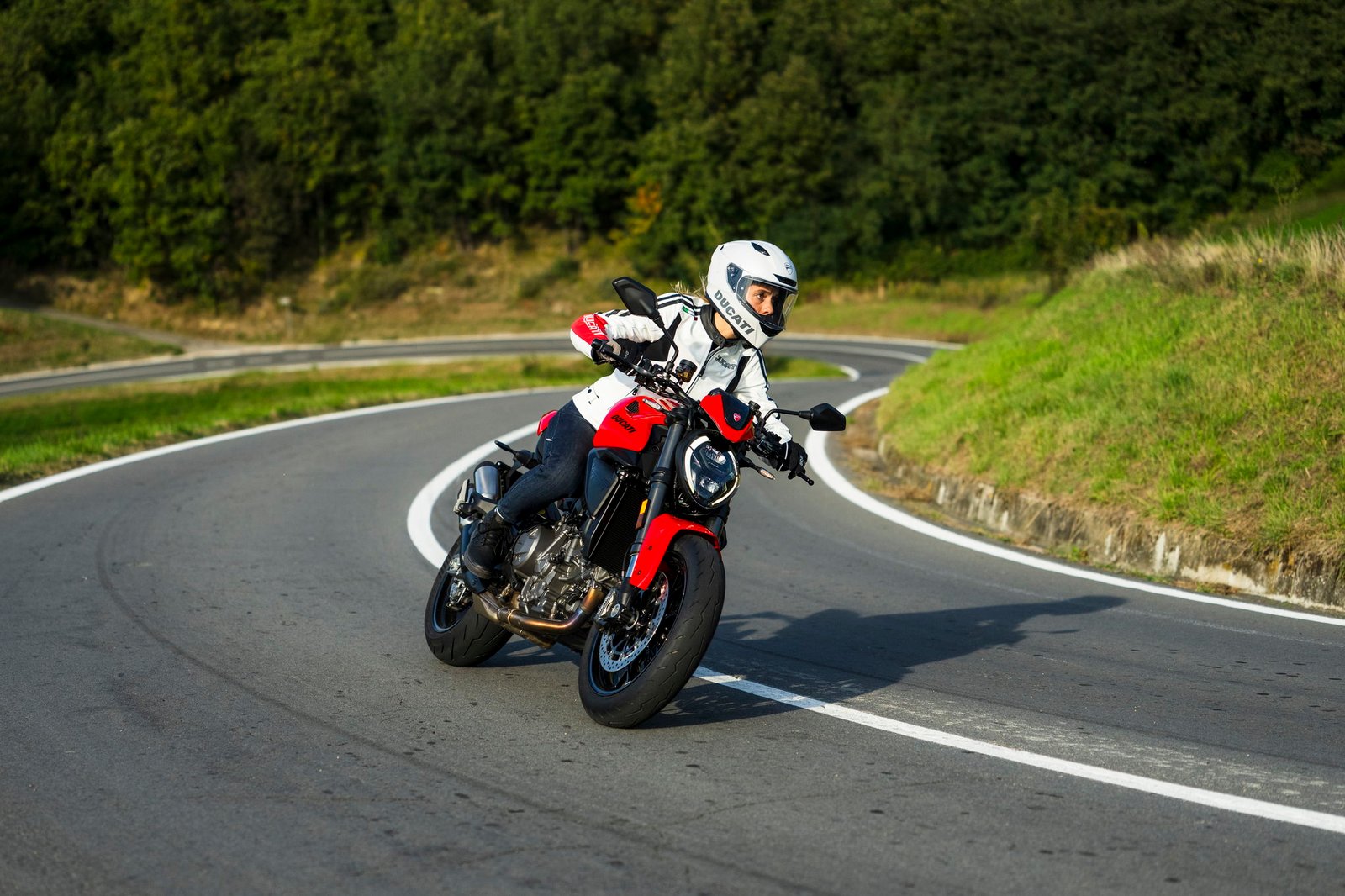 2026 ドゥカティ モンスター