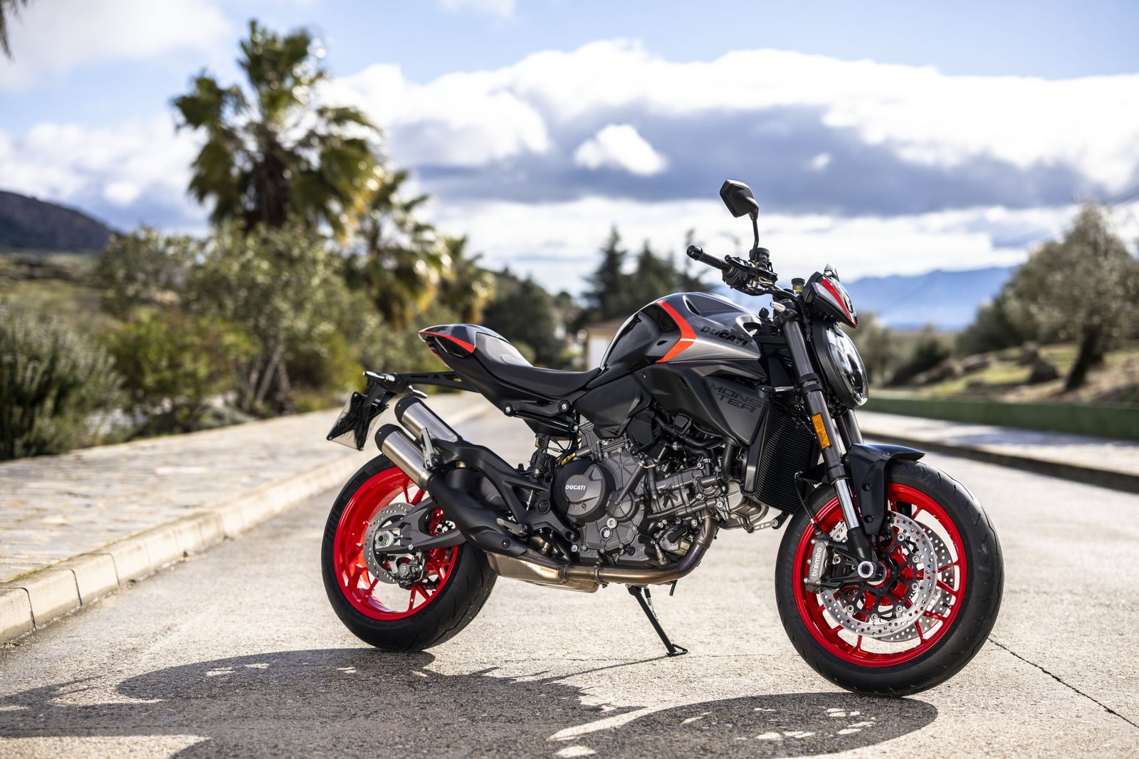 スポーツカラーの2026 Ducati Monster