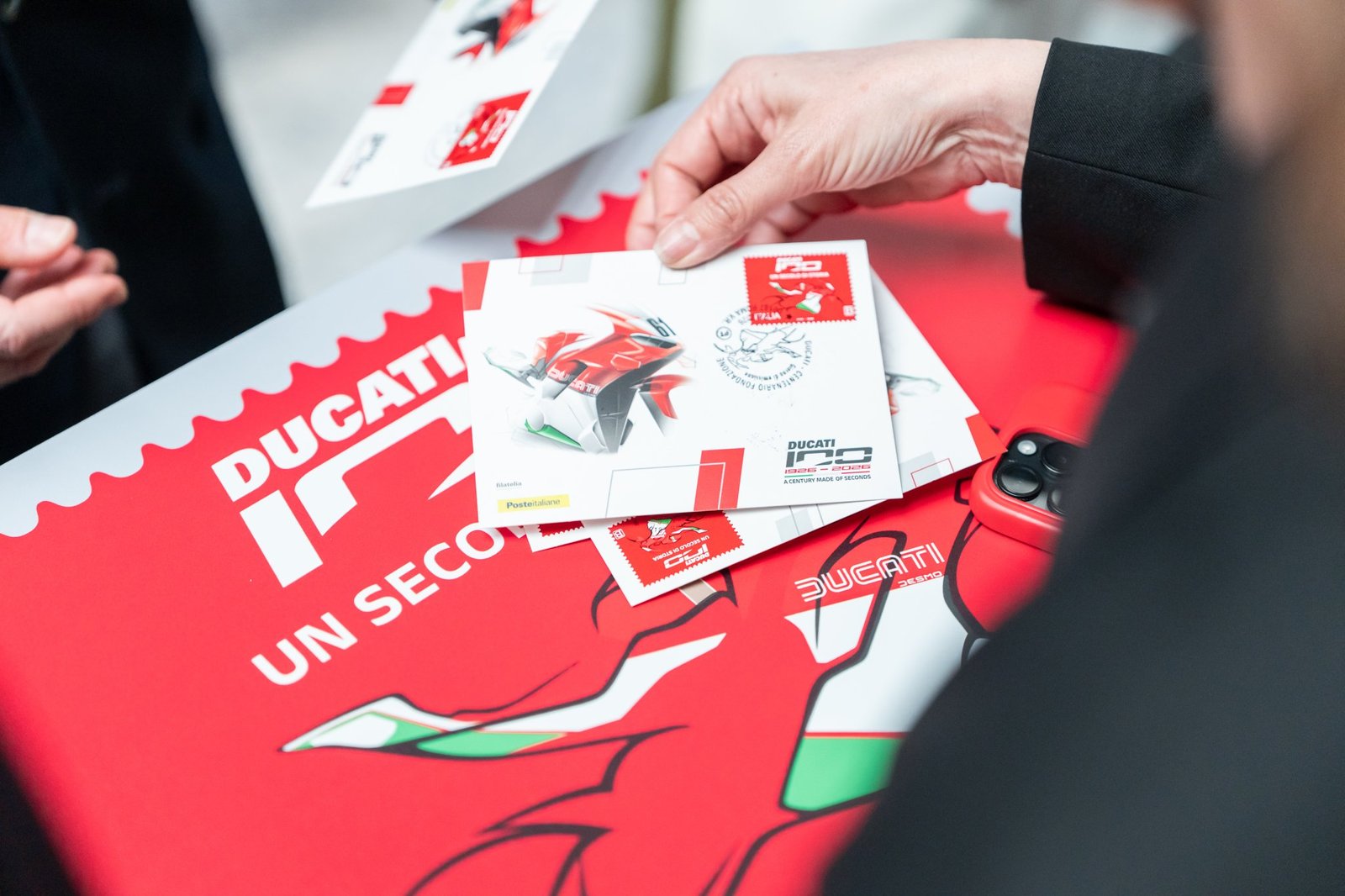 ドゥカティ100周年記念切手がイタリアで公開