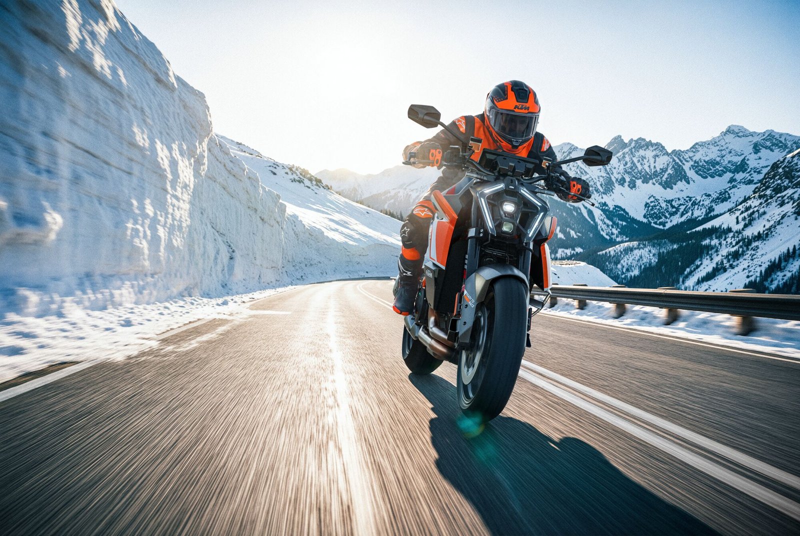 道路を走る KTM 1390 Super Duke RR
