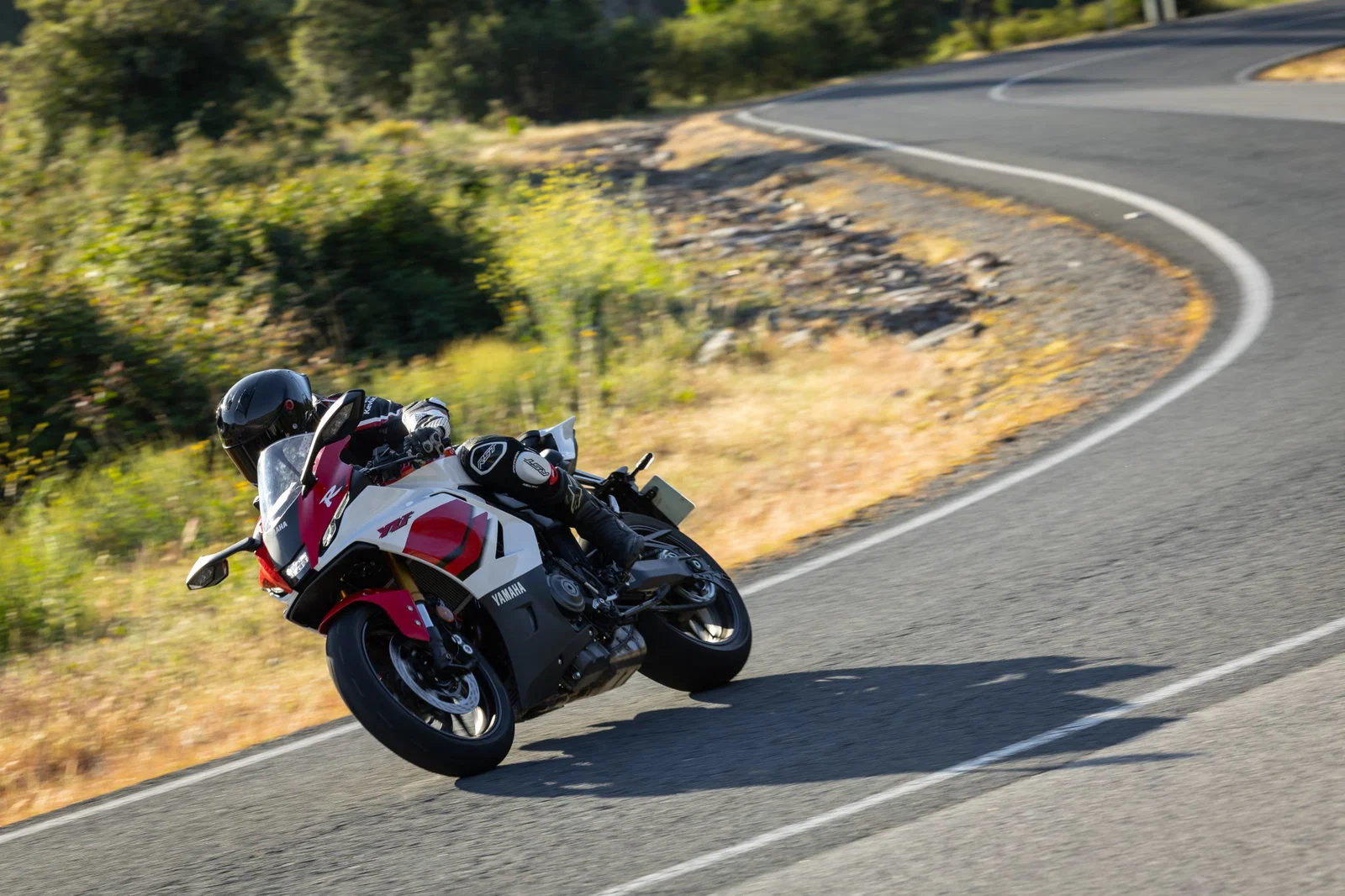 2026 ヤマハ R7 - ライディング