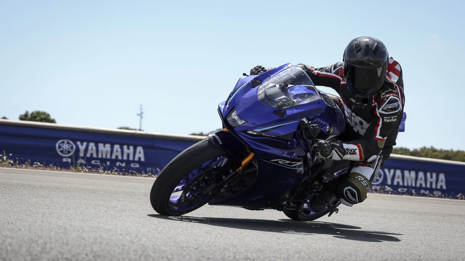 The 2026 Yamaha R7 - riding