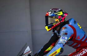 LS2はフェルミン・アルデゲルのルーキーMotoGPシーズンをこのレプリカヘルメットで祝う