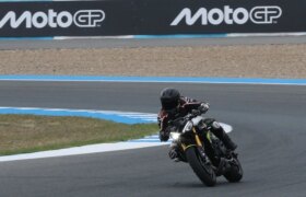 トライアンフ ストリート トリプル 765 Moto2 エディション レビュー: ヘレス MotoGP 独占テスト
