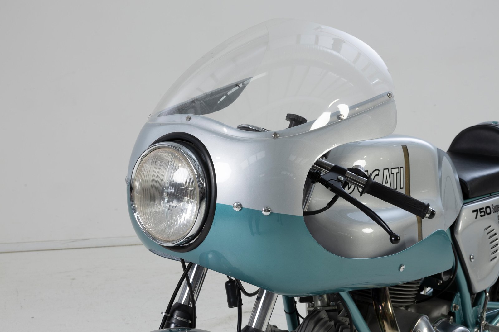 ドゥカティ 750 SS フロントヘッドライト