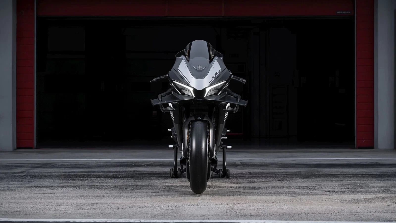 Front view of the new CFMoto V4 SR-RR prototype