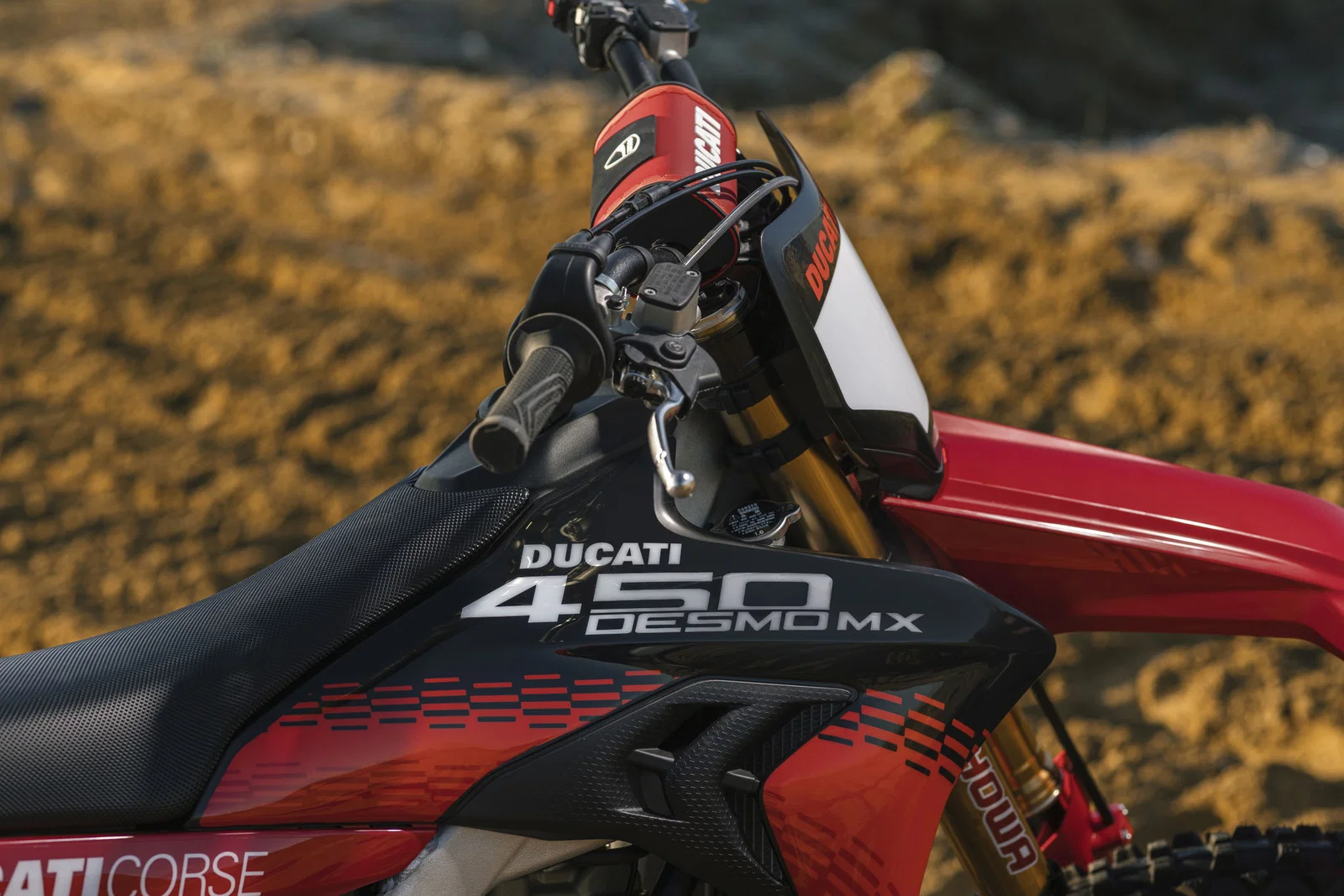 Ducati Desmo450 MX ファクトリーボディワーク