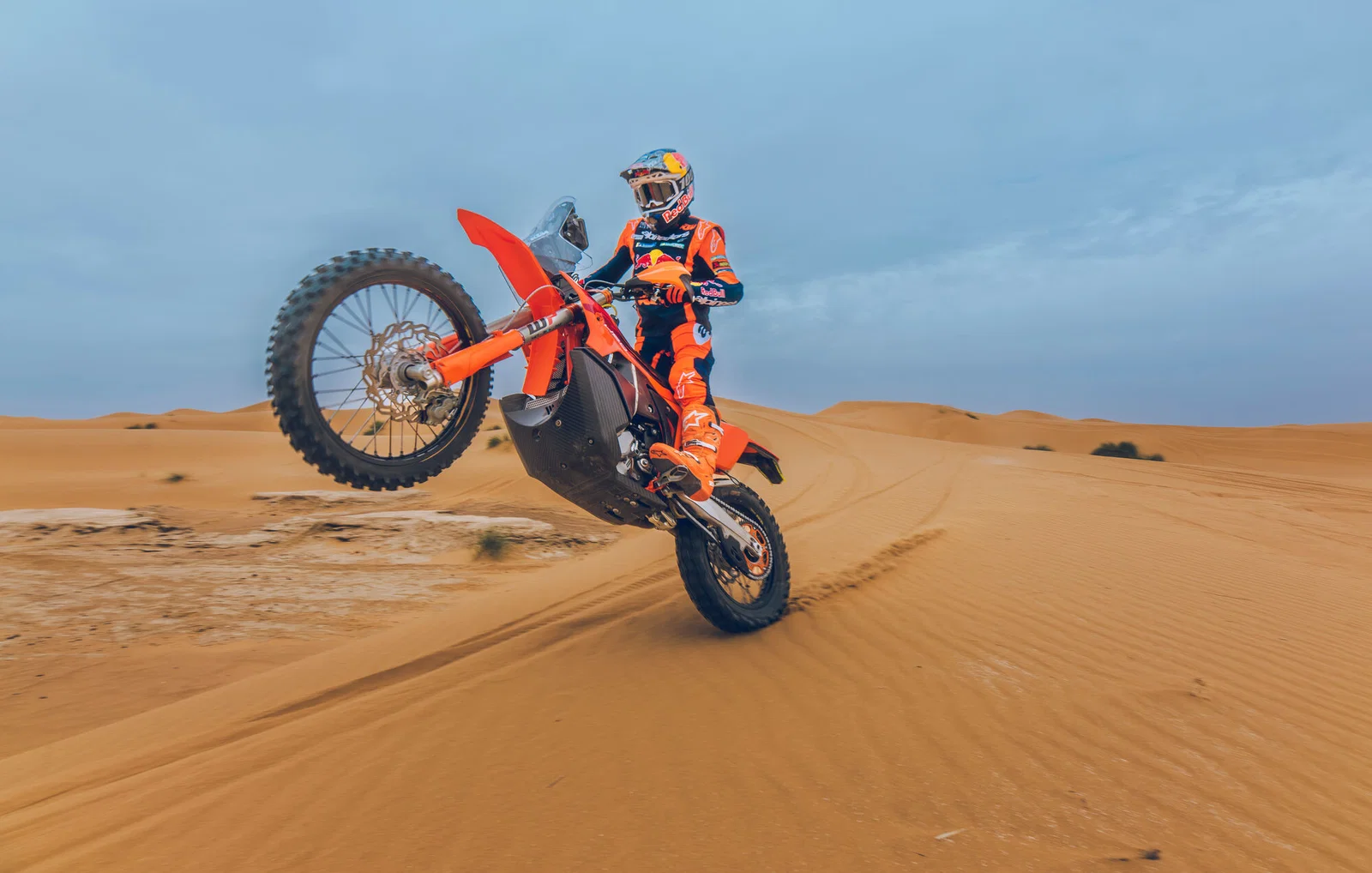 2027 KTM 450 ラリー レプリカが稼働中。 