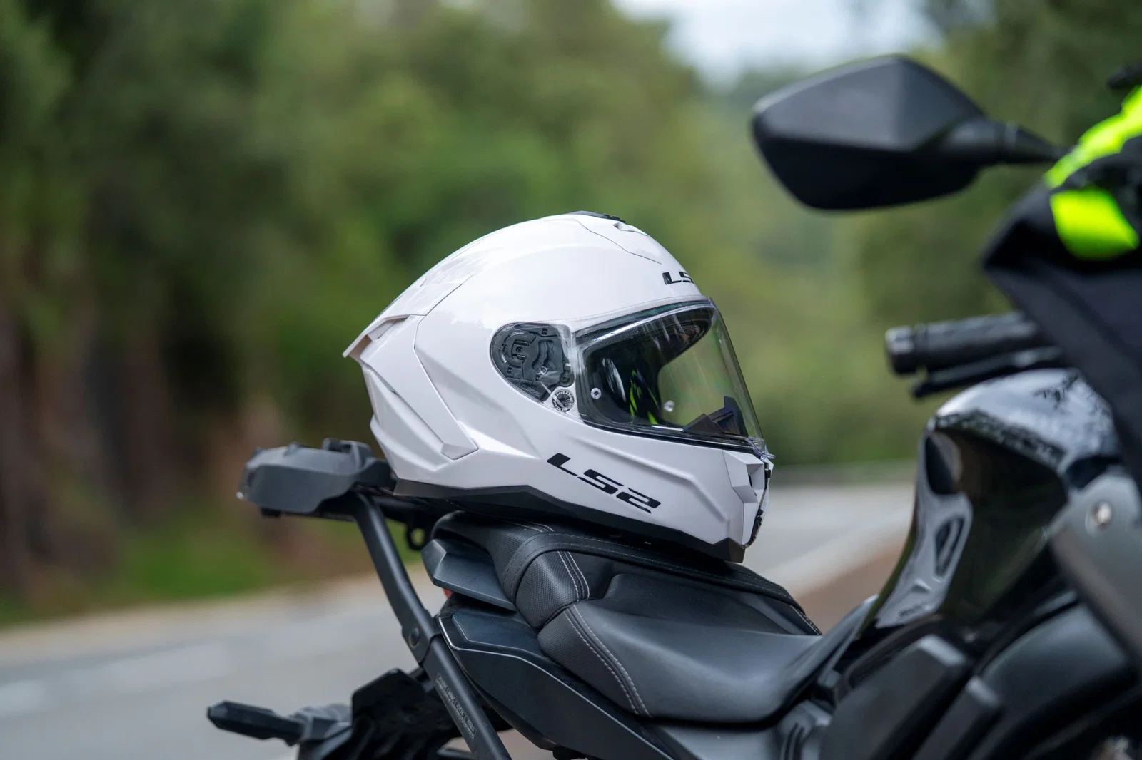 LS2 チャレンジャー II ヘルメット