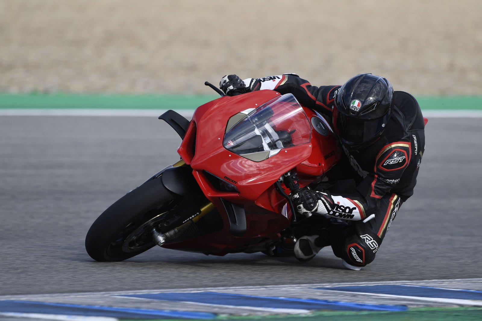 Panigale-v4-s-2022-Visordown-レビュー