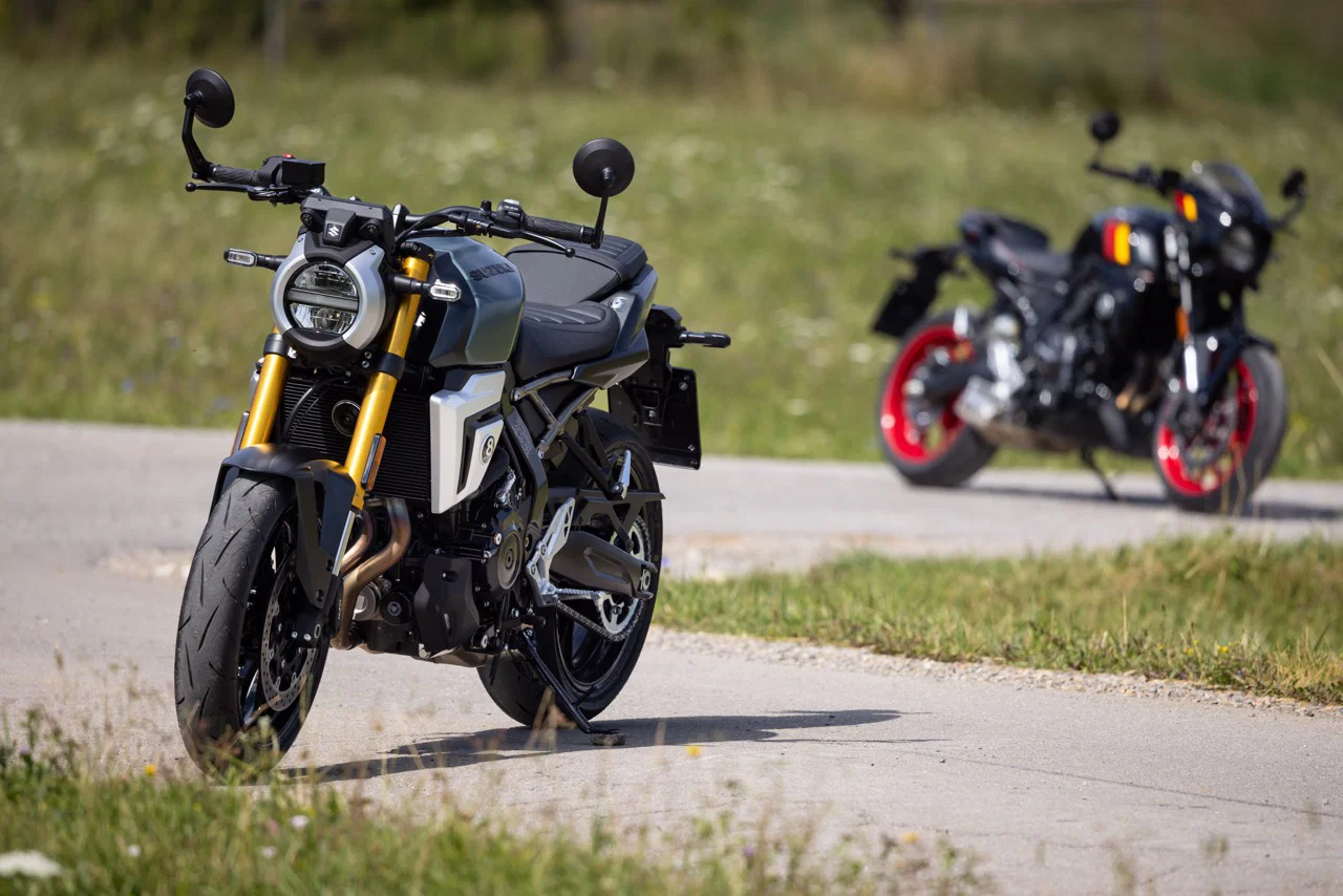 GSX-8T（左）とGSX-8TT（右）