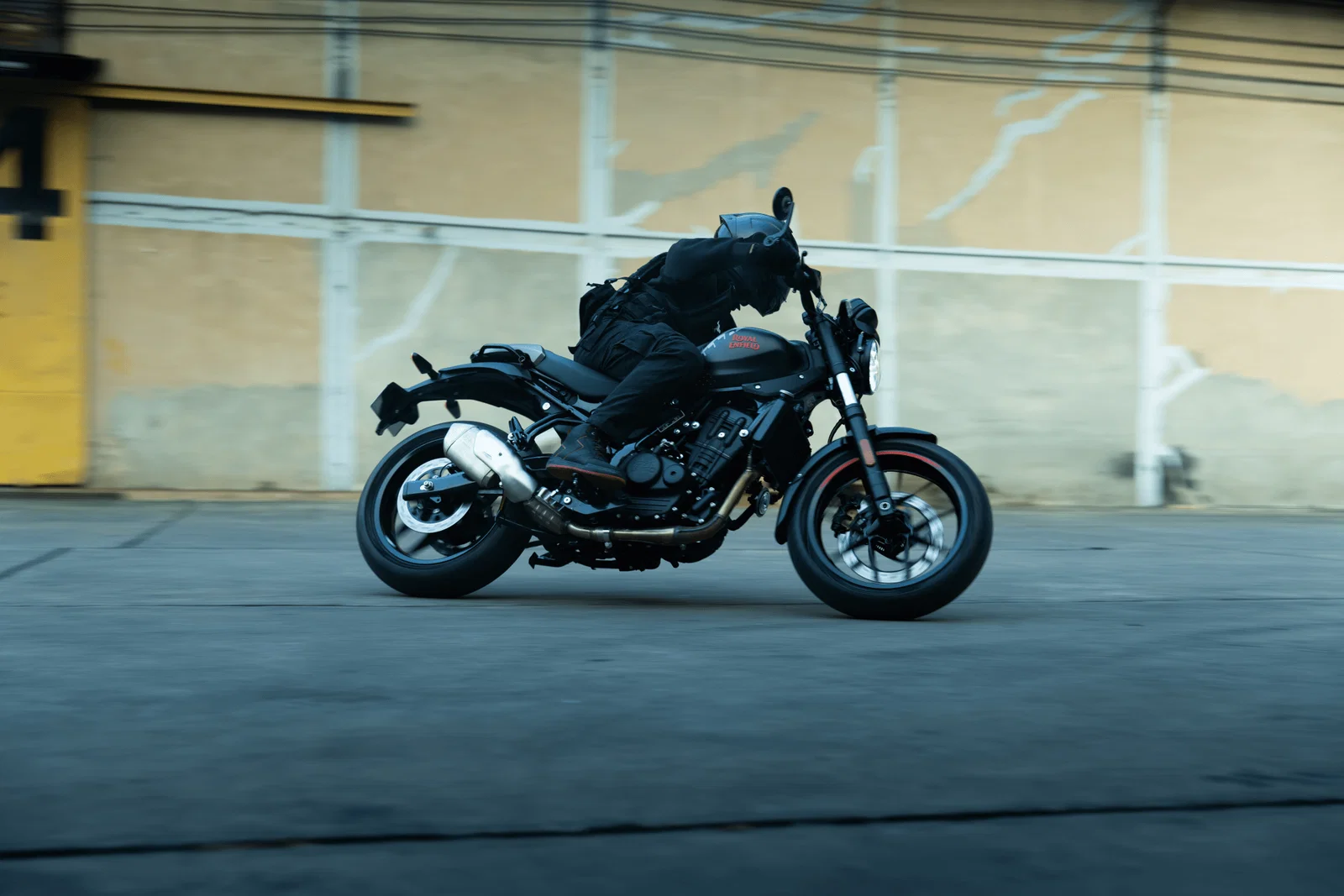 ロイヤル エンフィールド ゲリラ 450 アペックス