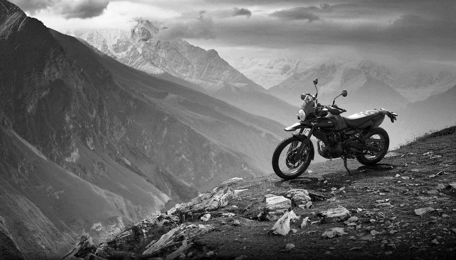 新品ロイヤルエンフィールドヒマラヤン450マナブラック。