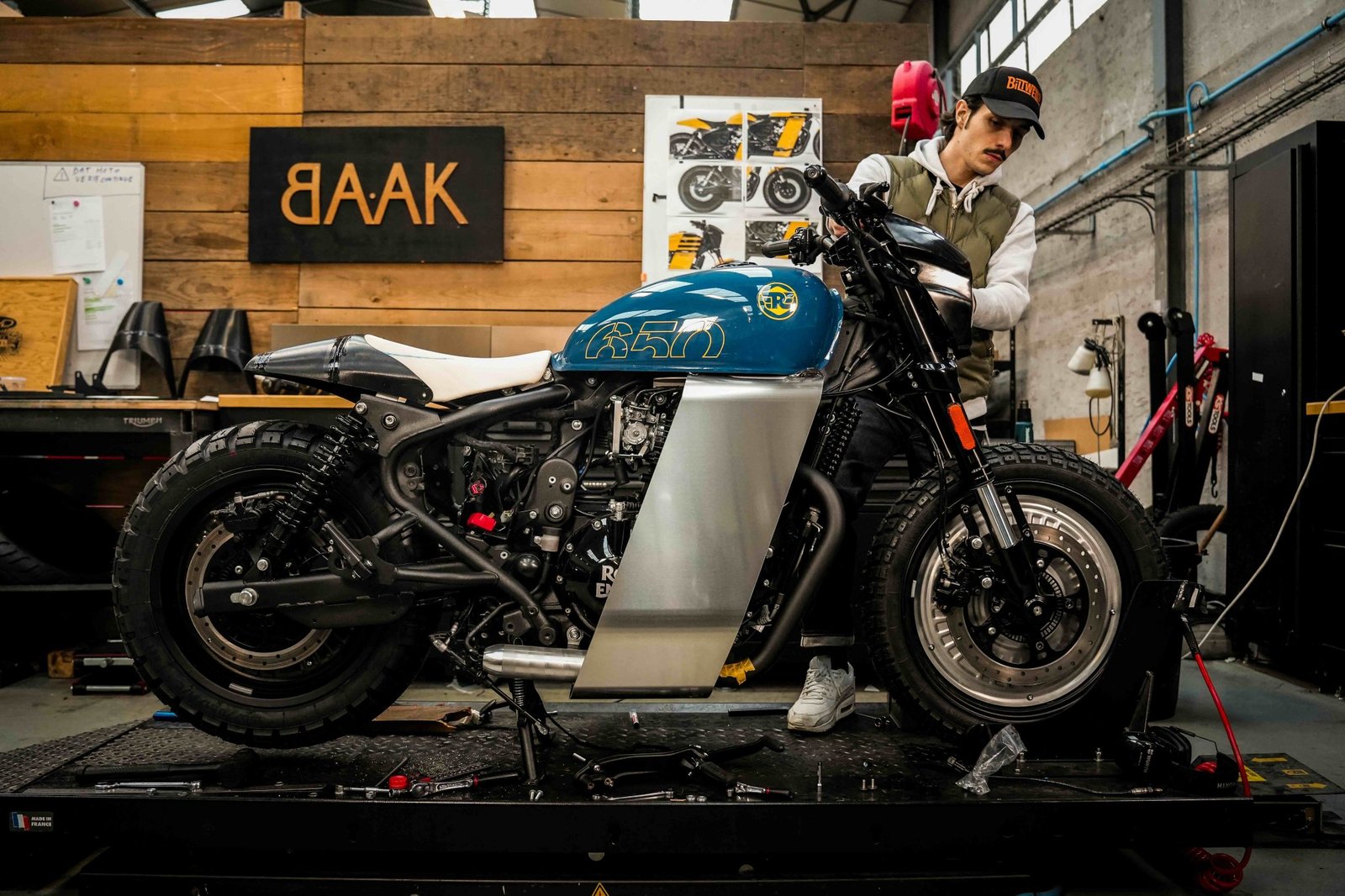 KS モーターサイクルズ製ロイヤル エンフィールド ショットガン 650