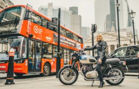 史上初の女性市長ライドアウトをサポートするトライアンフ