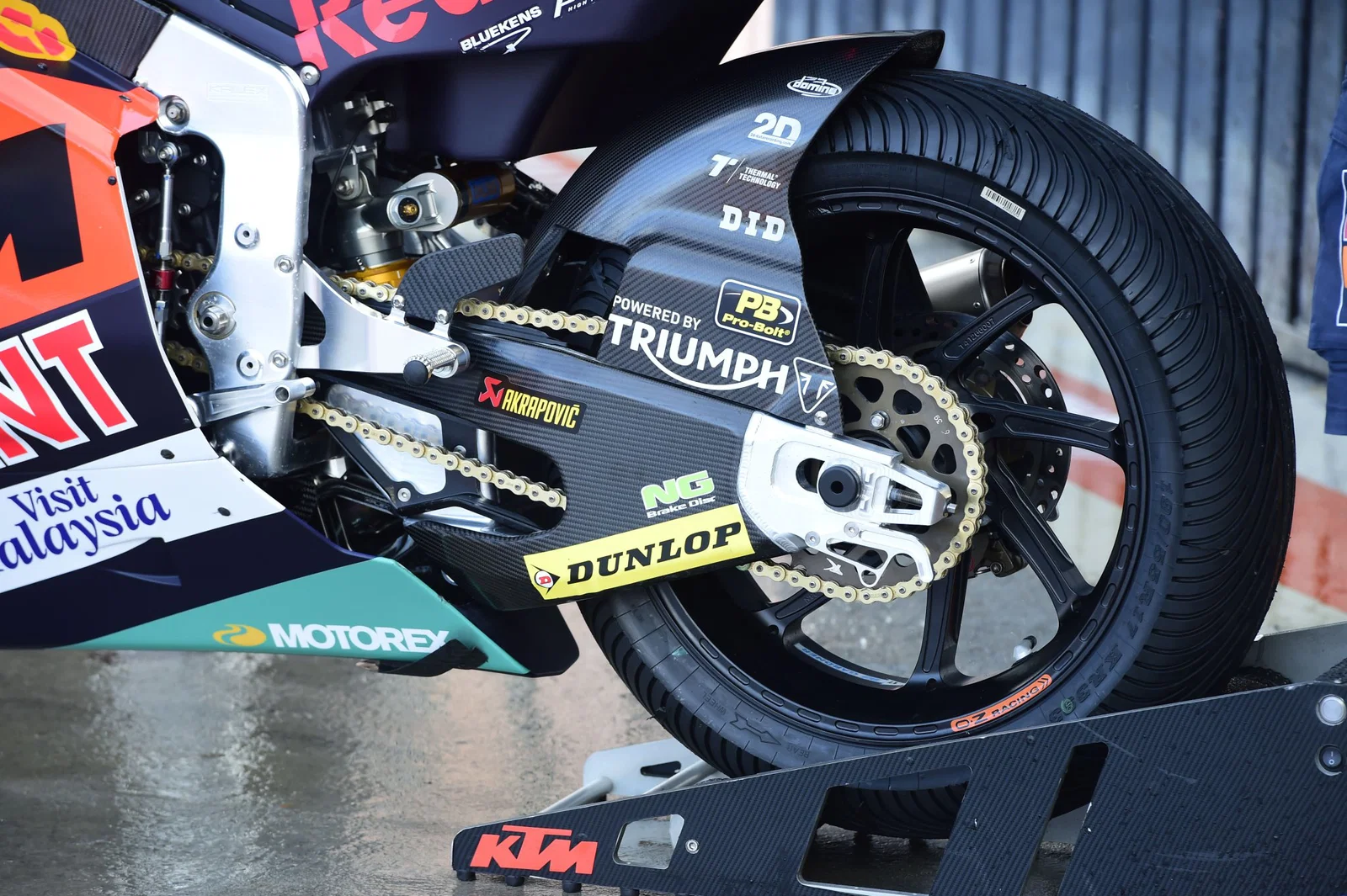 Moto2 スイングアーム