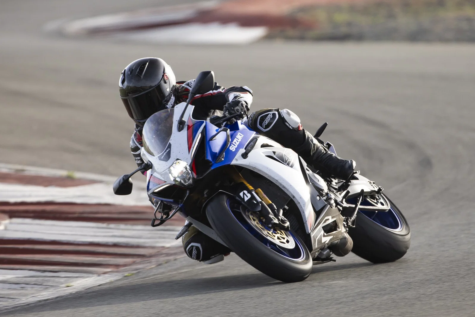2026 スズキ GSX-R1000R - 乗車