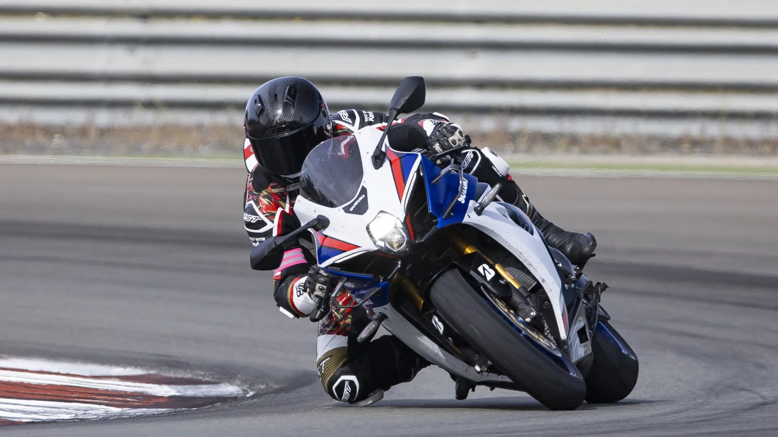 The Suzuki GSX-R1000R - riding