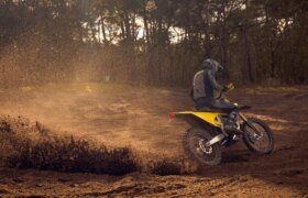 Radian EXR 電動エンデューロ バイクがライバル Stark Varg EX に登場