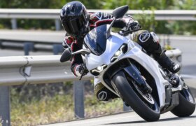 ノートン マンクス R レビュー: ノートンの 38,000 ポンド 206bhp のフラッグシップがついに登場