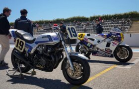 新型ホンダCB1000Fがヨーロッパのイベントでヴィンテージレースバイクと並んで展示される