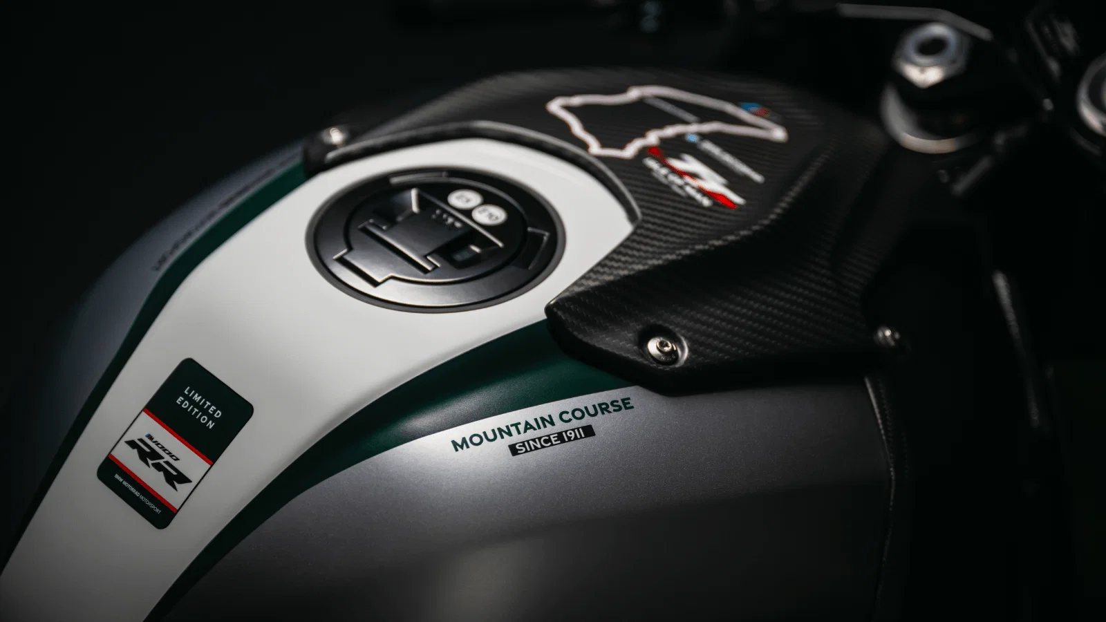 マン島TTの新型BMW M1000 RRの詳細。