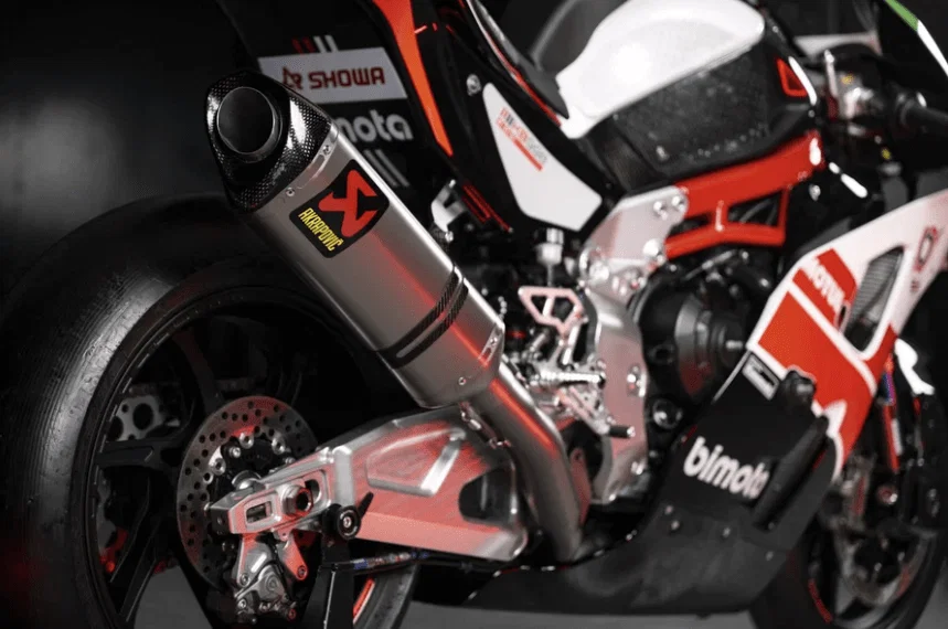 Bimota KB998 Rimini Elite のアクラポビッチ エキゾースト。 