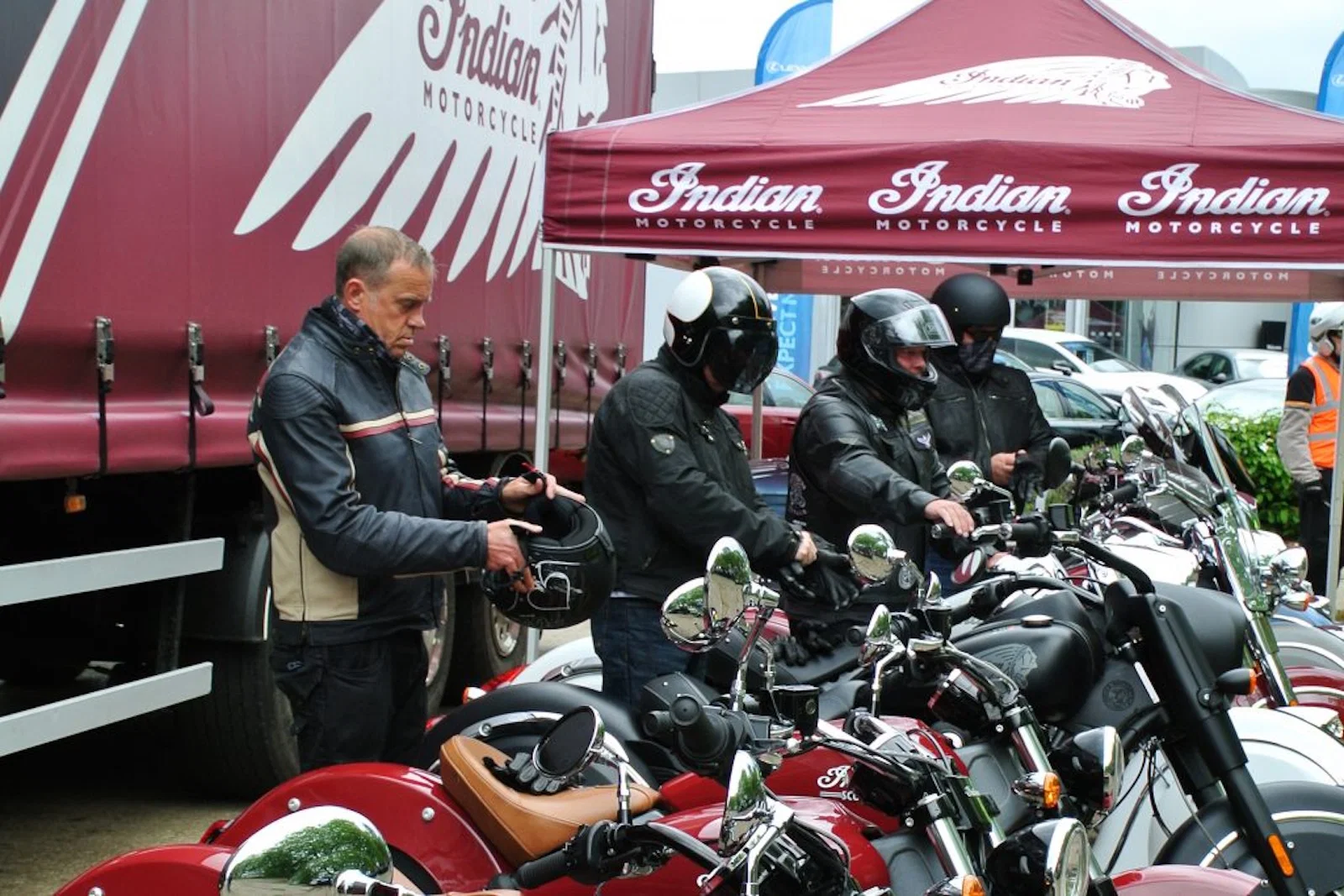 インド製バイクの試乗会の様子