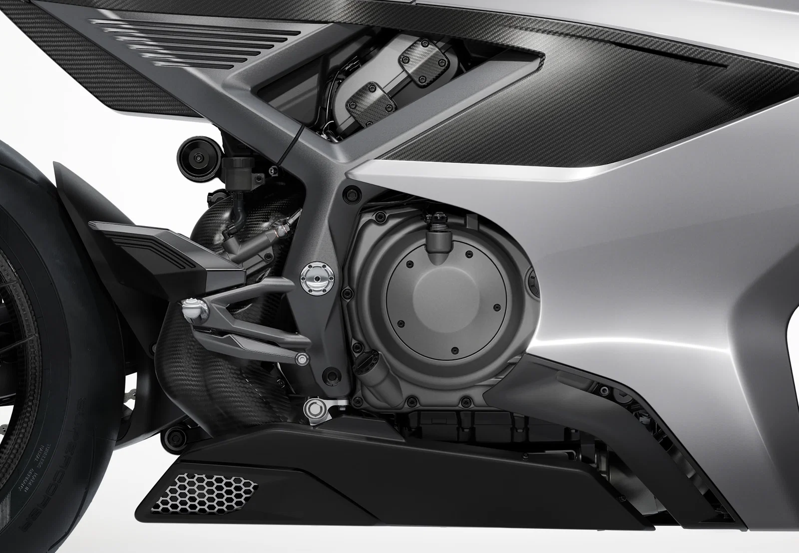 エンジンは203bhpを誇る新型V4。