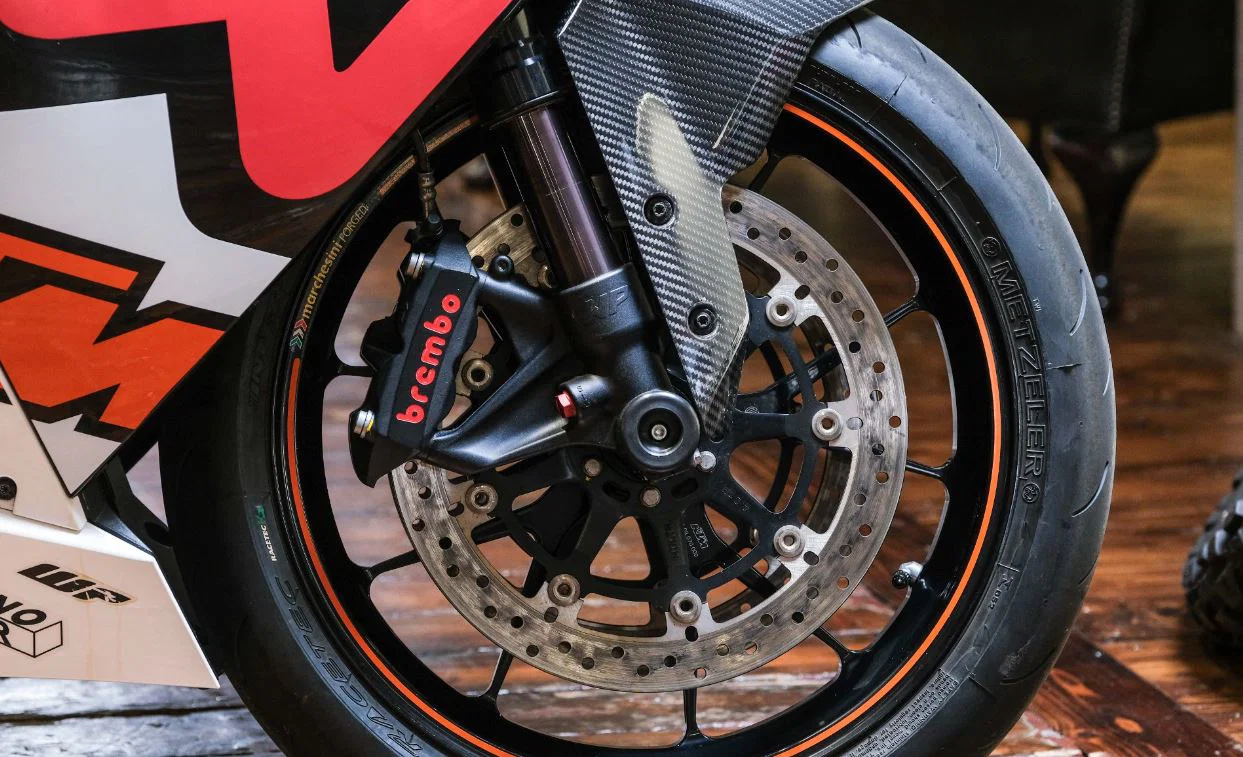 KTM RC8 ブレンボブレーキ