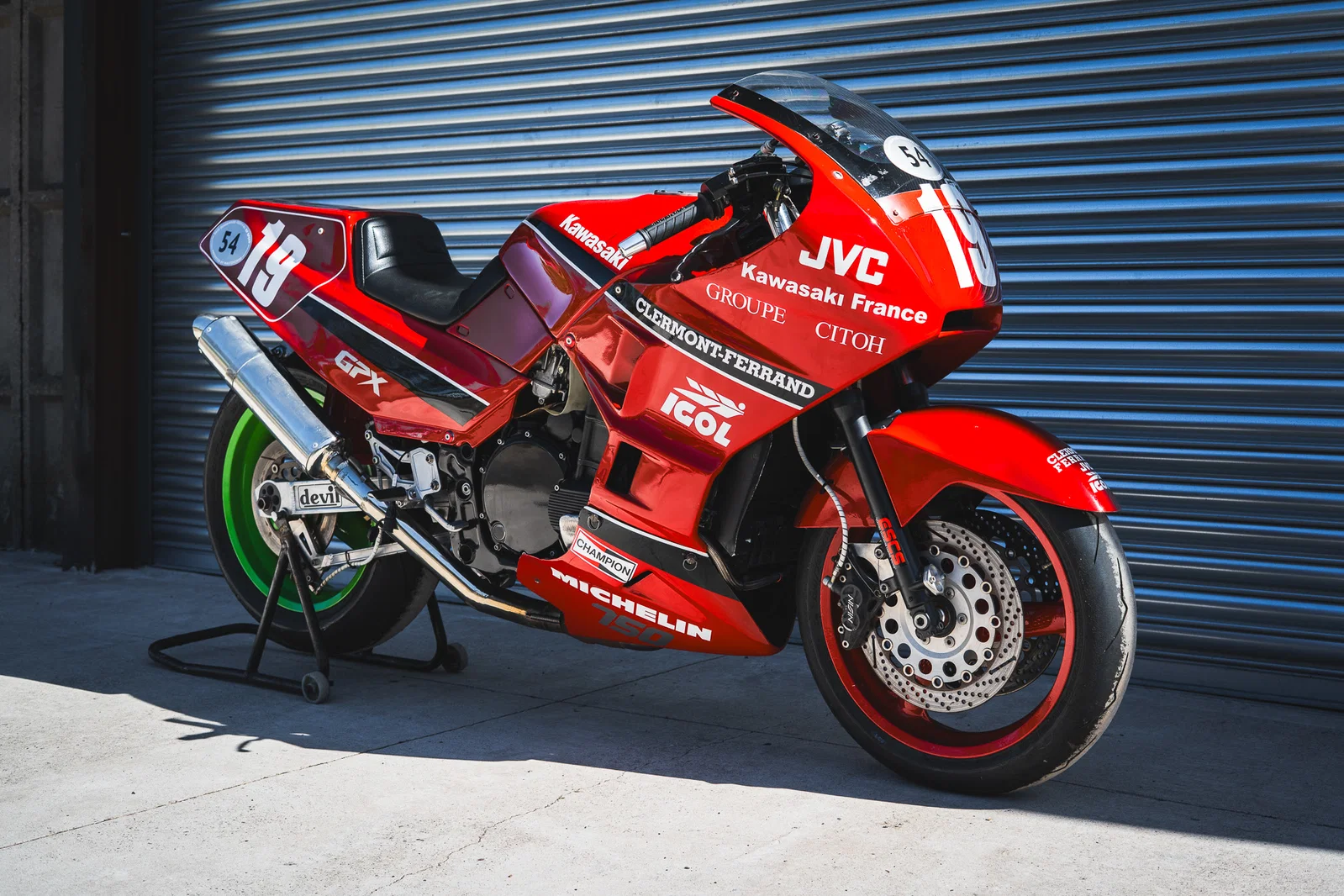 ワールドSBKに参戦した元ワークスカワサキGPX750R。
