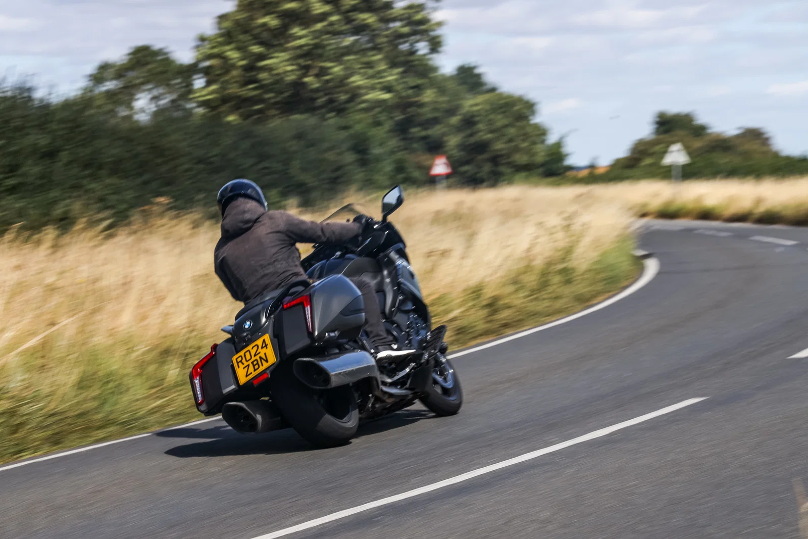 K1600 B でコーナーを出る