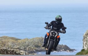マン島TTレースでバイクが時速188マイルで衝突、警察が警告