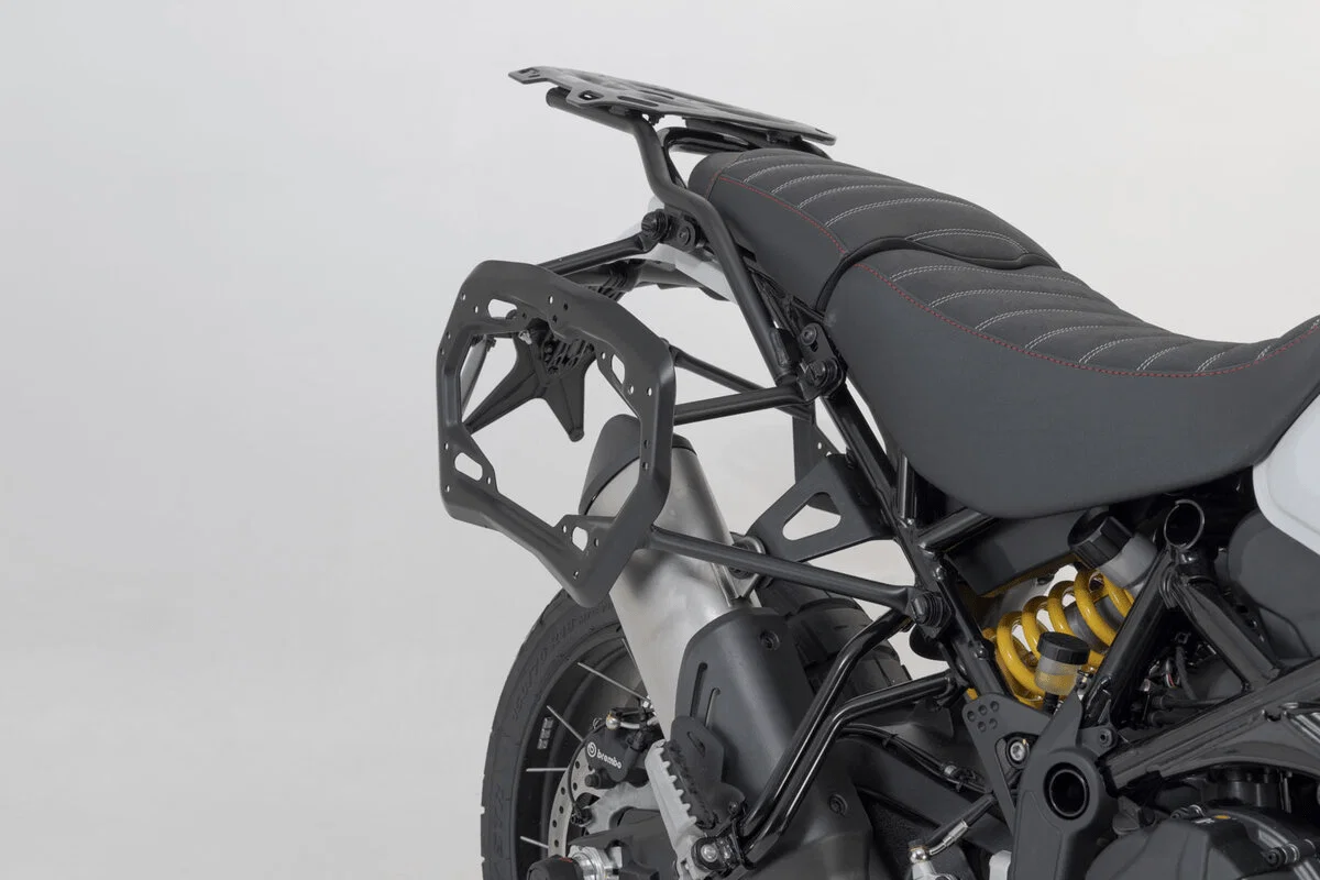 SW-Motech の Ducati DesertX ラゲッジ マウント。